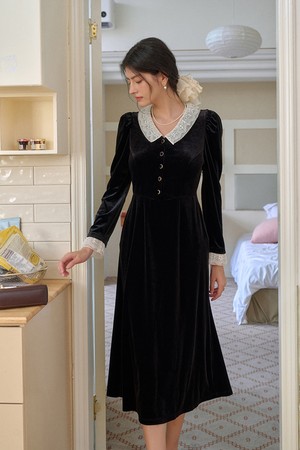 Black long sleeve velvet dress