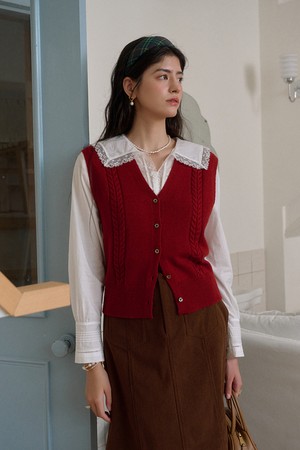 V-neck cable knitted vest