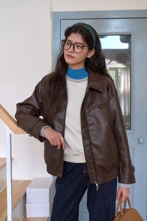 Silhouette short leather jacket