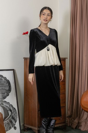 Segmented velvet long-sleeved dress_BLACK
