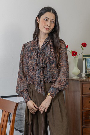 Textured bow tie shirt_BROWN