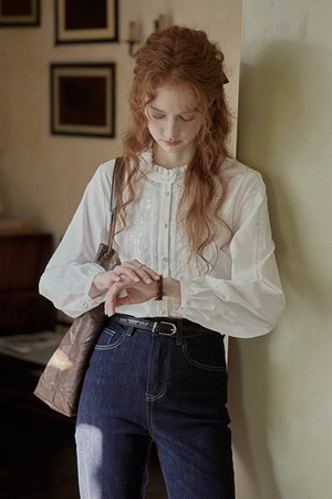 Palace lace embroidered blouse