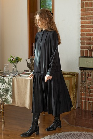 Half pleated dress_2color