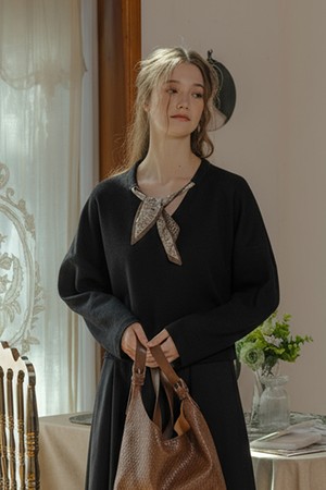 V-neck scarf integrated top_2color