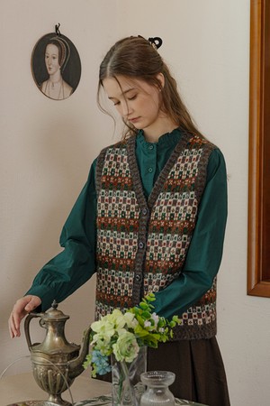 Classic autumn pattern knit vest