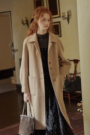 Sleeve point wool coat