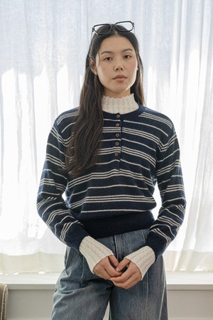 Crew neck button striped knit top_2color