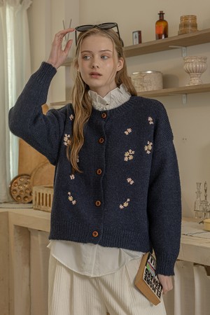 Flower embroidery knit cardigan_NAVY