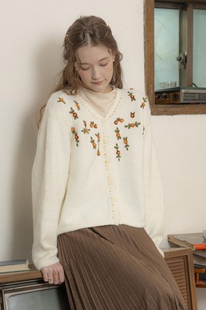 Flower crew neck knit top_IVORY