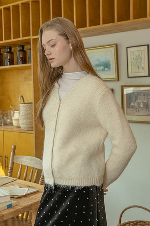 V-neck slim-fit knit cardigan_IVORY