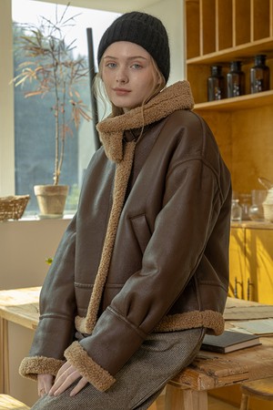 Round collar mustang coat