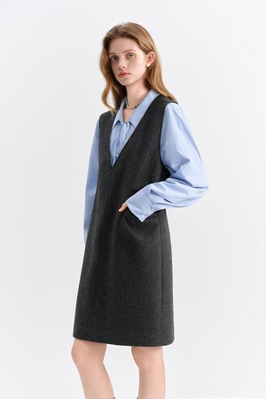 Wool v-neck sleeveless dress