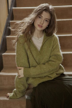 V-neck collar pullover sweater_2color