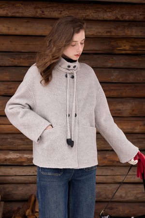 Full short wool jacket