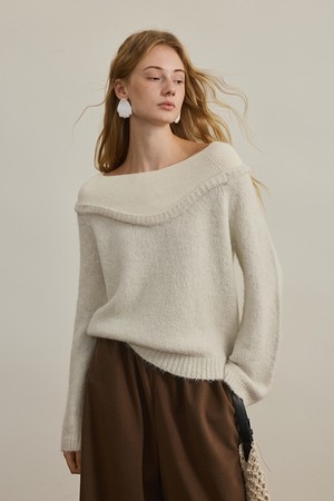 Gentle pullover knit top