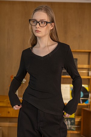 Wide neckline fitted top_BLACK