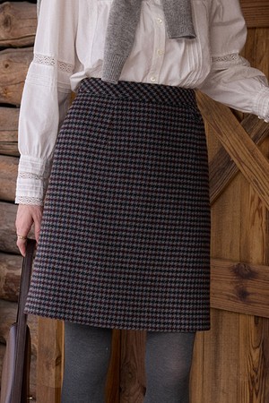 Houndstooth plaid skirt
