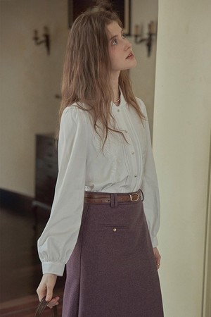 Embroidery petite collar blouse