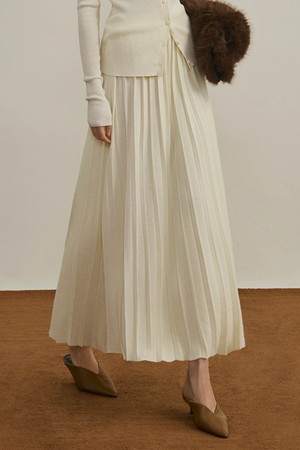 Pleated knit skirt