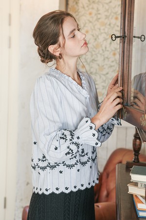Puff sleeve embroidery shirt_BLUE