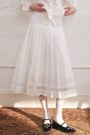 Romantic lace pleated skirt