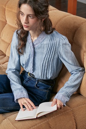 Feminine commuter blouse