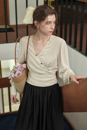 Overlapping waist top