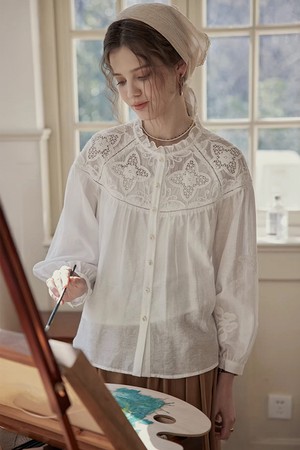 Embroidery button blouse
