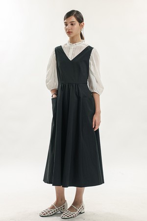 Black sleeveless flare dress