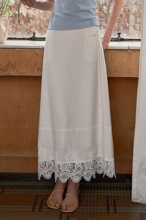 Lace white pleat skirt
