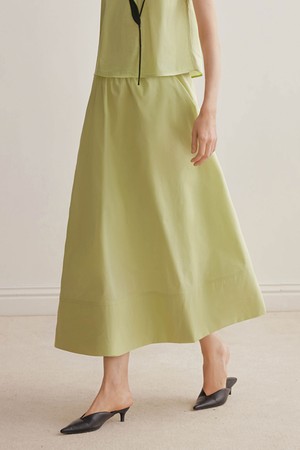 Contrast flower skirt