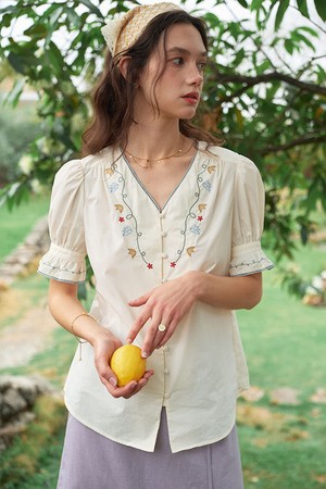 Niche puff sleeve blouse