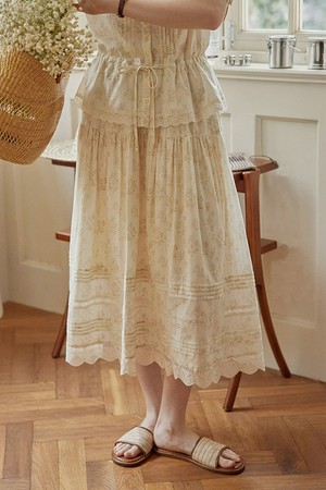 Feminine floral skirt