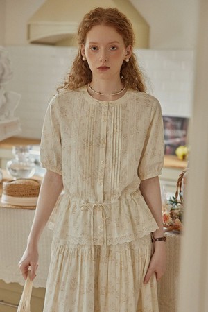 Feminine floral blouse