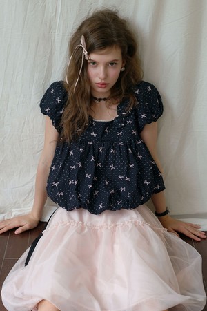Ribbon pattern balloon blouse