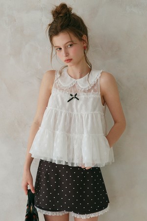 Lace collar layered sleeveless blouse