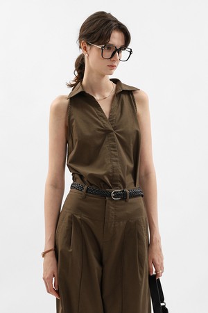 Open collar sleeveless blouse_BROWN