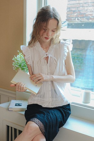 Pintuck frill ribbon sleeveless blouse_WHITE