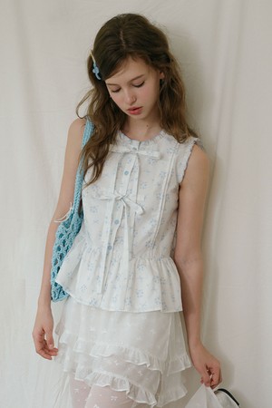 Floral ribbon sleeveless blouse