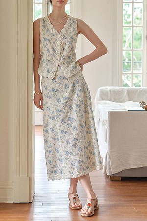 Embroidered border skirt