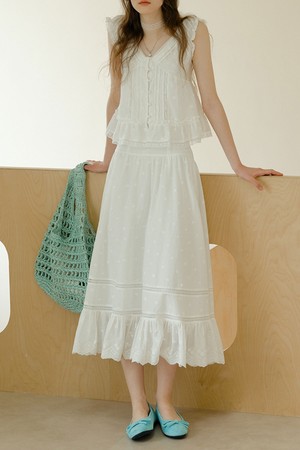 Embroidered lace trim skirt