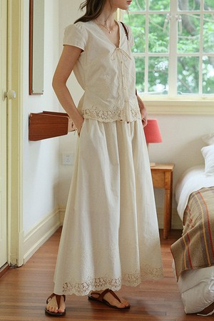 Hollow embroidered lace skirt