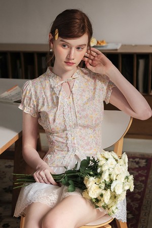 Smocked slim floral blouse