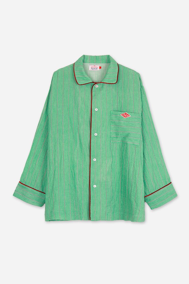 달파티 멜론 파자마 세트는 부드러운 면 소재로 제작되어 흡습 및 통기 기능이 뛰어난 남성용 수면 파자마 세트입니다. 싱그러운 그린 컬러에 파이핑 무늬가 더해져 산뜻한 디자인을 자랑하며, 바이오워시 가공, 저먼지, 알러지프리 원단을 사용하여 편안한 착용감을 선사합니다. 버튼식 여밈과 허리 밴딩, 사이드 포켓으로 실용성을 높인 사계절용 파자마입니다.
