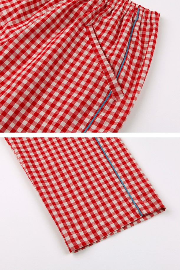 달파티 포근차차 팬츠는 편안한 일상과 라운지웨어를 위한 공용 바지입니다. 부드러운 면 소재에 피치 기모 가공 처리를 하여 포근한 촉감을 선사하며, 봄, 가을, 겨울 세 계절에 걸쳐 활용 가능합니다. 레귤러핏으로 제작되었으며, 두꺼운 두께감과 기모 안감으로 따뜻함을 더했습니다. 체크 패턴과 블루 파이핑 디테일, 독특한 포켓 디자인이 돋보이며, 밴딩 처리로 편안한 착용감을 제공합니다. 집콕룩, 산책룩 등 캐주얼, 미니멀, 클래식 스타일을 즐겨 입는 분들께 추천합니다. 내구성을 위해 안쪽 테이프 보강을 하였습니다.
