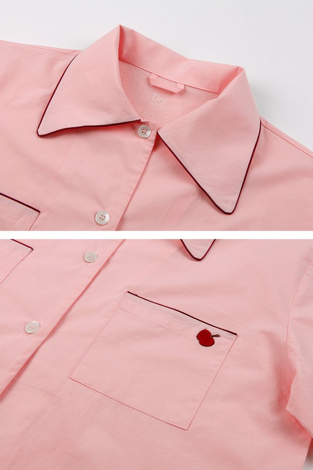 달콤한 꿈을 선사할 '달파티 스윗캔디 파자마세트'입니다. 부드러운 면 소재로 제작되어 흡습성이 뛰어나 편안한 수면을 도와줍니다. 핑크 컬러의 무지 디자인에 카라넥, 반소매, 파이핑 디테일이 더해져 로맨틱한 무드를 연출합니다. 버튼 여밈 방식의 상하의 세트로 구성되어 집콕룩으로 활용하기 좋습니다. 봄, 여름 시즌에 어울리는 여성 파자마 세트로, 미니멀하면서도 캐주얼한 스타일을 즐겨보세요.
