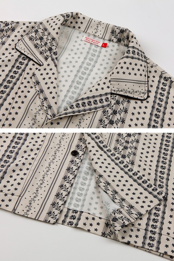 달파티 젠틀판도라 파자마 세트는 부드러운 면 소재로 제작되어 편안한 착용감을 선사합니다. 화이트와 그레이 색상의 스트라이프 또는 기하학 패턴 디자인으로 미니멀, 캐주얼, 클래식 스타일을 연출합니다. 반소매, 카라넥, 버튼다운 상의와 하의 세트로 구성되어 있으며, 집콕룩으로 활용하기 좋습니다. 사계절 내내 활용 가능한 실내복 또는 수면용 파자마 세트로, 편안한 휴식을 취할 수 있도록 디자인되었습니다.
