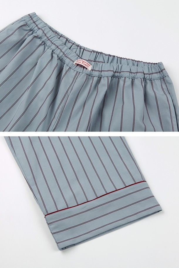 달파티 도시의 재즈바 파자마 남성 세트는 부드러운 면 소재로 제작되어 흡습성과 통기성이 뛰어나 봄, 여름, 가을 계절에 쾌적하게 착용할 수 있습니다. 그레이, 블루 컬러의 스트라이프 패턴과 미니멀하고 캐주얼한 스타일로 집콕룩을 완성하며, 양쪽 앞주머니, 사이드 포켓, 허리 밴딩, 옷걸이 고리 등 실용적인 디테일을 더했습니다. 바이오 워싱 처리로 부드러운 촉감을 선사하며, 크로치 심실링으로 편안한 착용감을 제공합니다. 유니섹스 디자인으로 제작되어 누구나 편안하게 즐길 수 있습니다.
