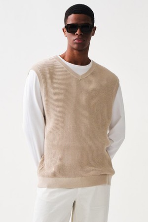 브이넥 니트 베스트_베이지 (오버핏)_SKVUA01OSD