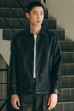 비건레더 코치 점퍼_블랙 (세미오버핏)_SJPVA72NSB